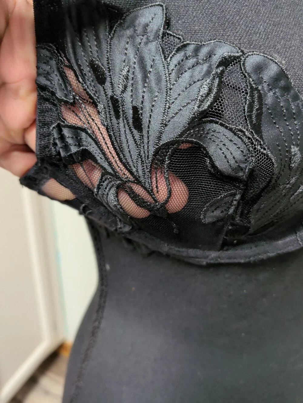 Fleur Du Mal Lily Embroidered Plunge Demi Bra Black Size 34B Intimates